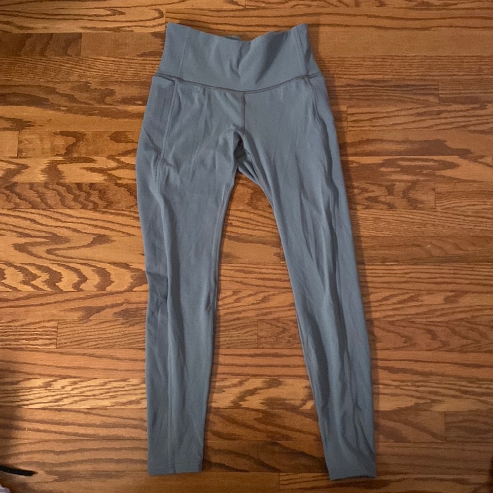 Lululemon Gray 7/8 Leggings Size: 10